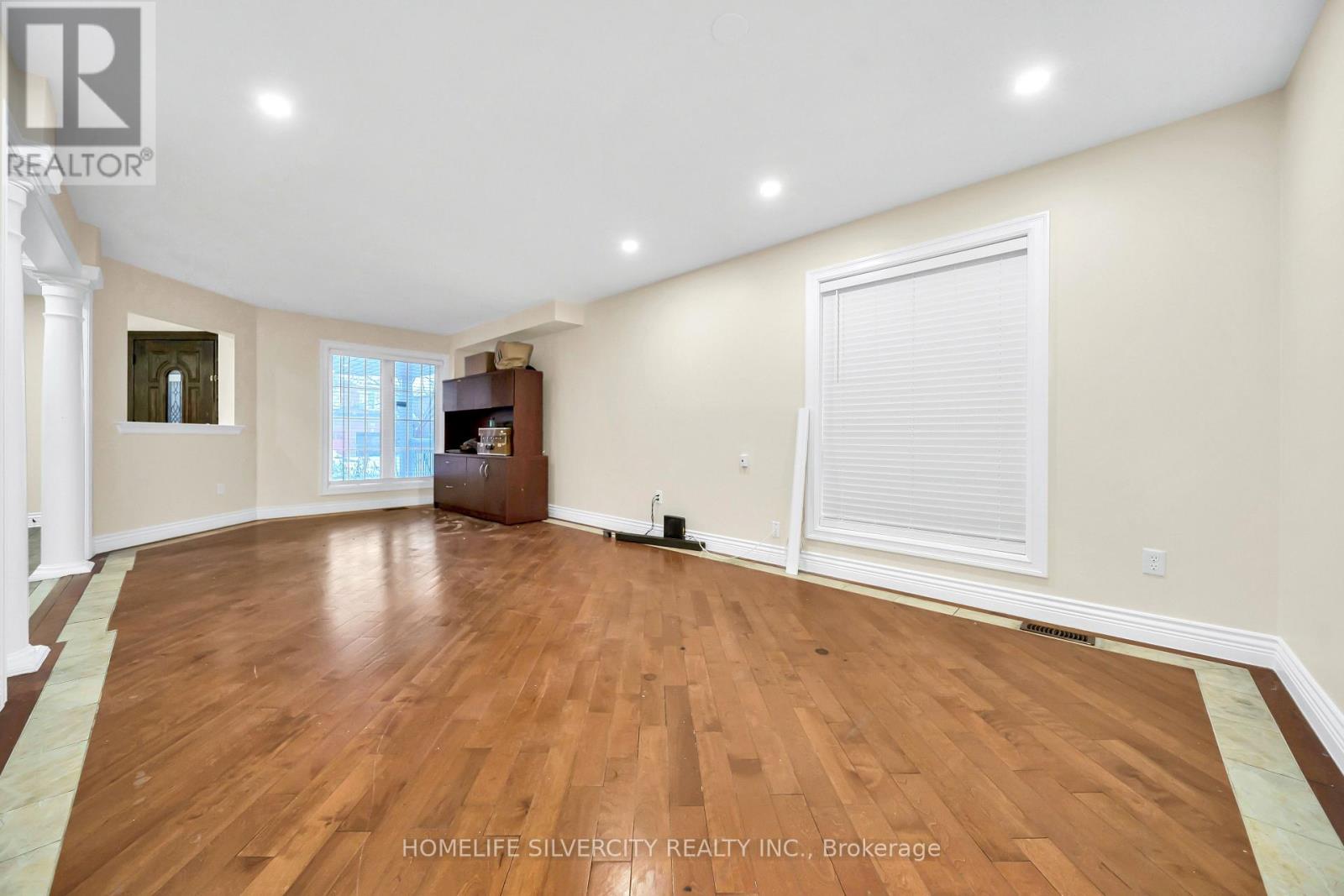 19 Vintage Gate, Brampton (Fletcher's Creek Village), Ontario  L6X 4C4 - Photo 7 - W12628268