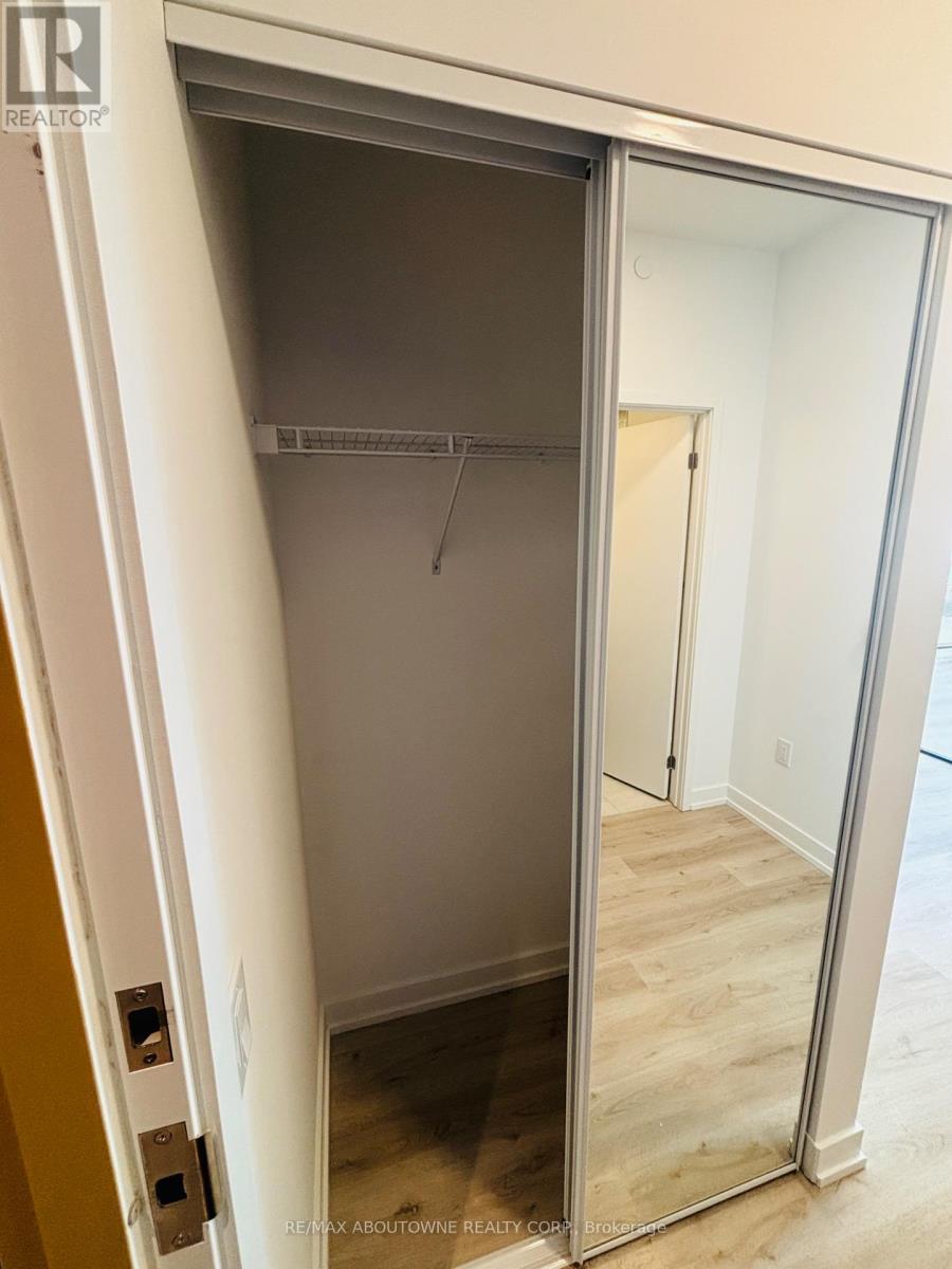 3709 - 395 Square One Drive, Mississauga, Ontario  L5B 0P6 - Photo 11 - W12631270