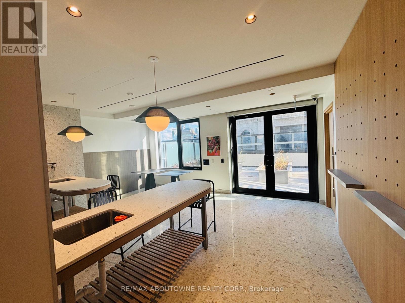 3709 - 395 Square One Drive, Mississauga, Ontario  L5B 0P6 - Photo 15 - W12631270