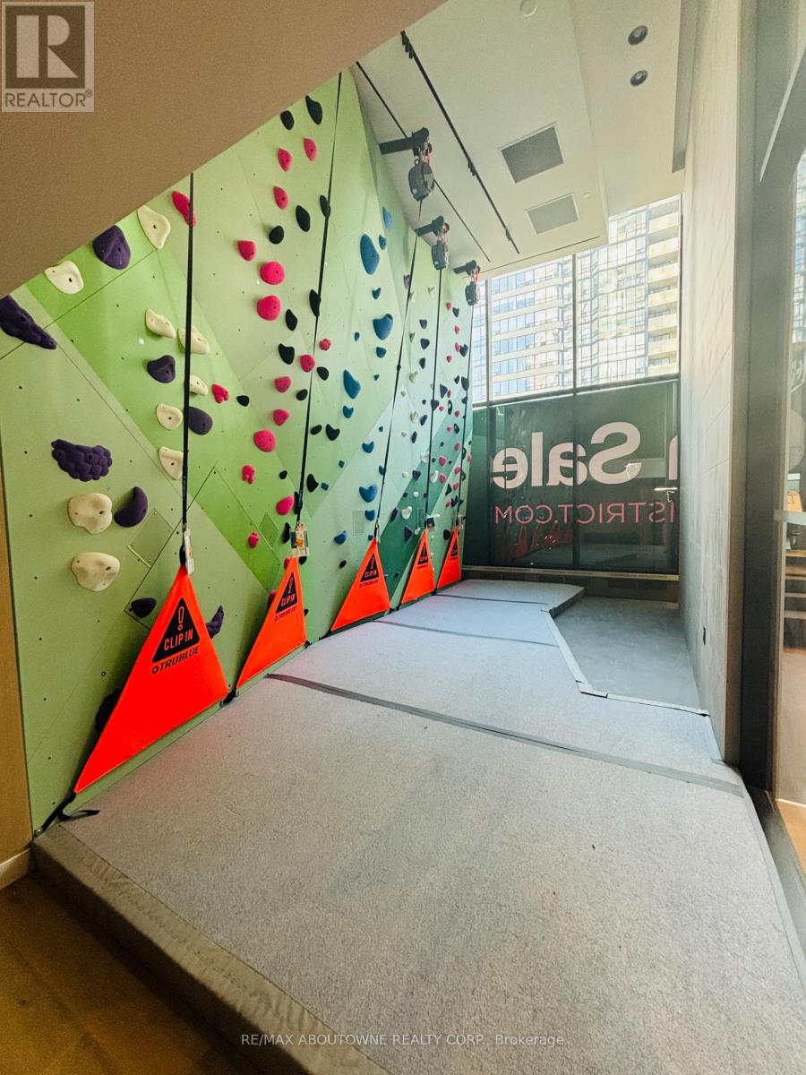 3709 - 395 Square One Drive, Mississauga, Ontario  L5B 0P6 - Photo 25 - W12631270