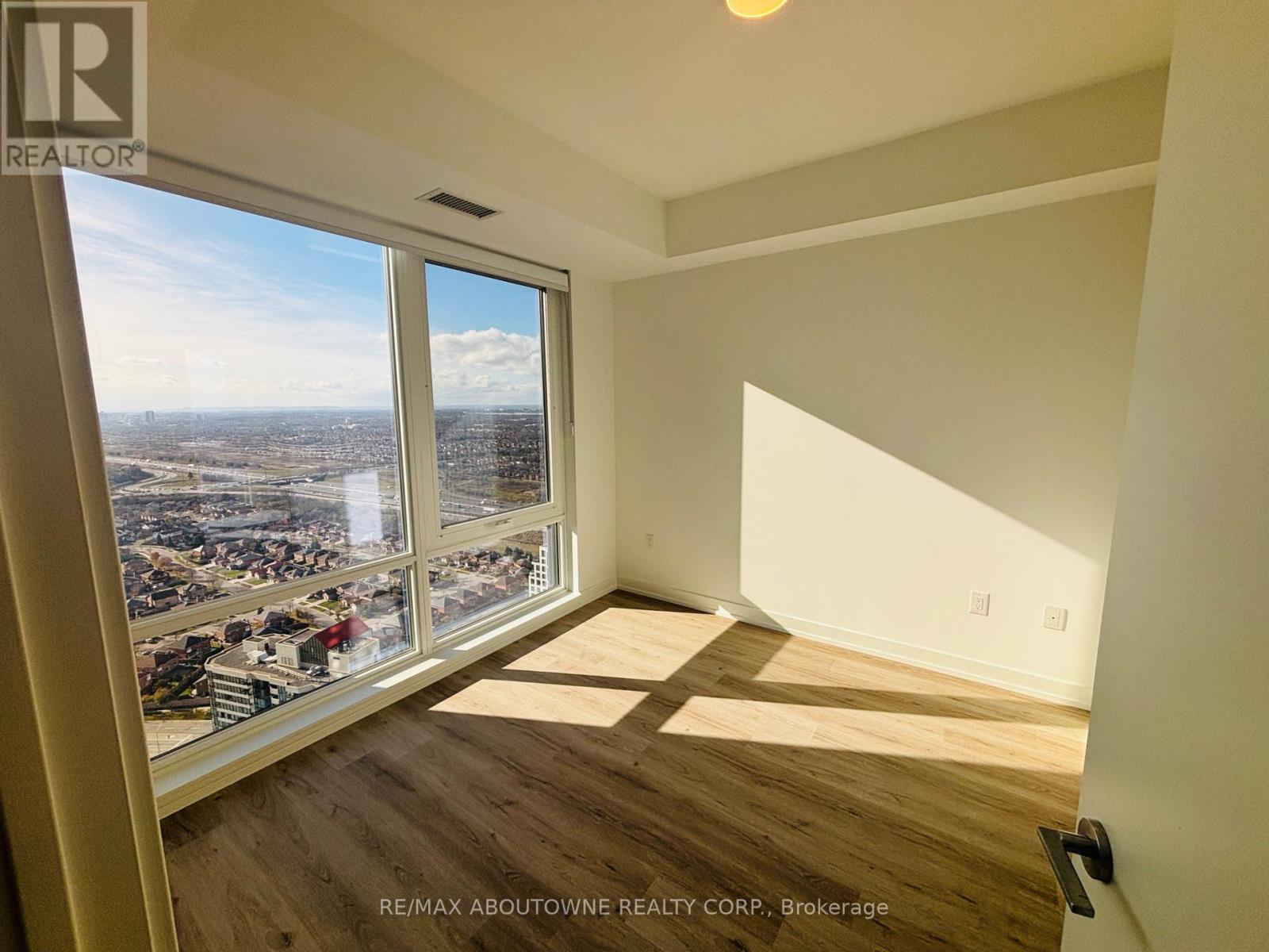 3709 - 395 Square One Drive, Mississauga, Ontario  L5B 0P6 - Photo 6 - W12631270