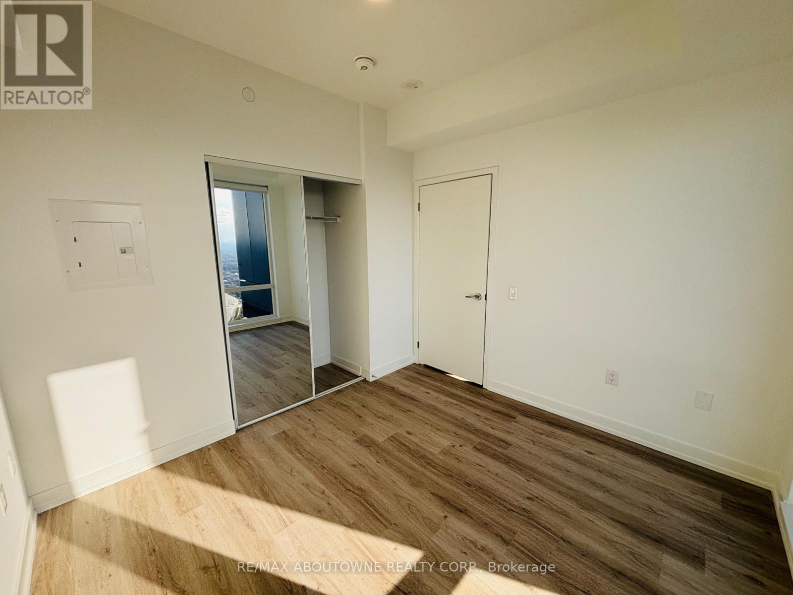 3709 - 395 Square One Drive, Mississauga, Ontario  L5B 0P6 - Photo 7 - W12631270
