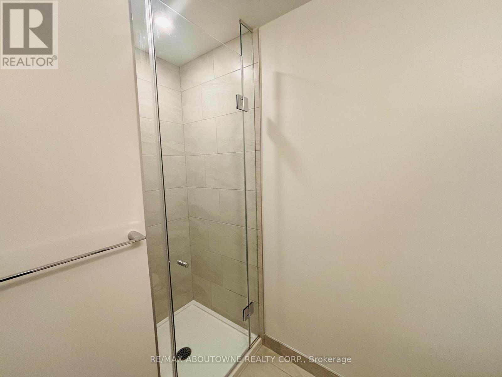 3709 - 395 Square One Drive, Mississauga, Ontario  L5B 0P6 - Photo 8 - W12631270