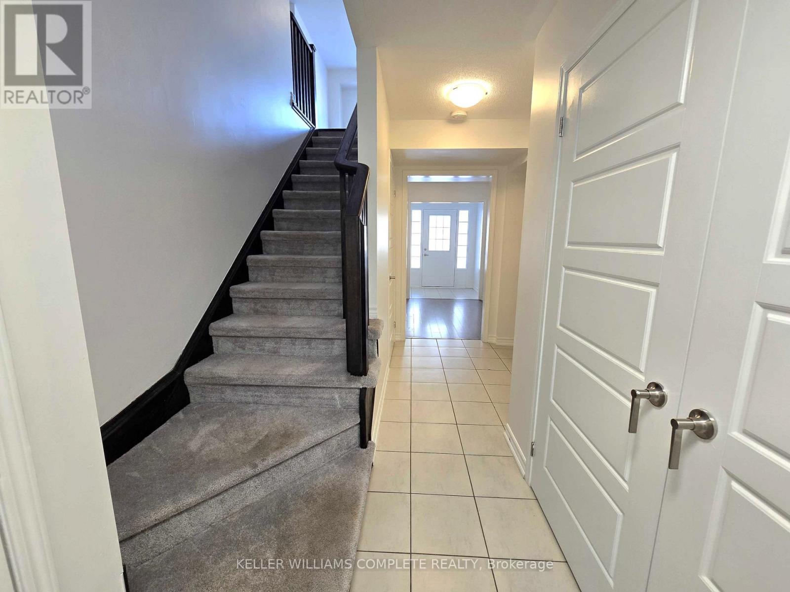 518 Buckeye Court, Milton, Ontario  L9T 7E7 - Photo 7 - W12631272