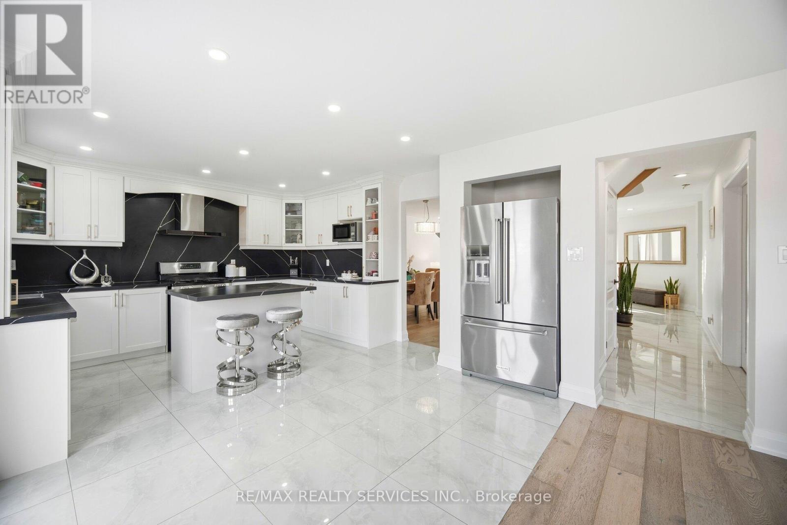 71 Hutton Crescent, Caledon, Ontario  L7C 1A7 - Photo 11 - W12631274