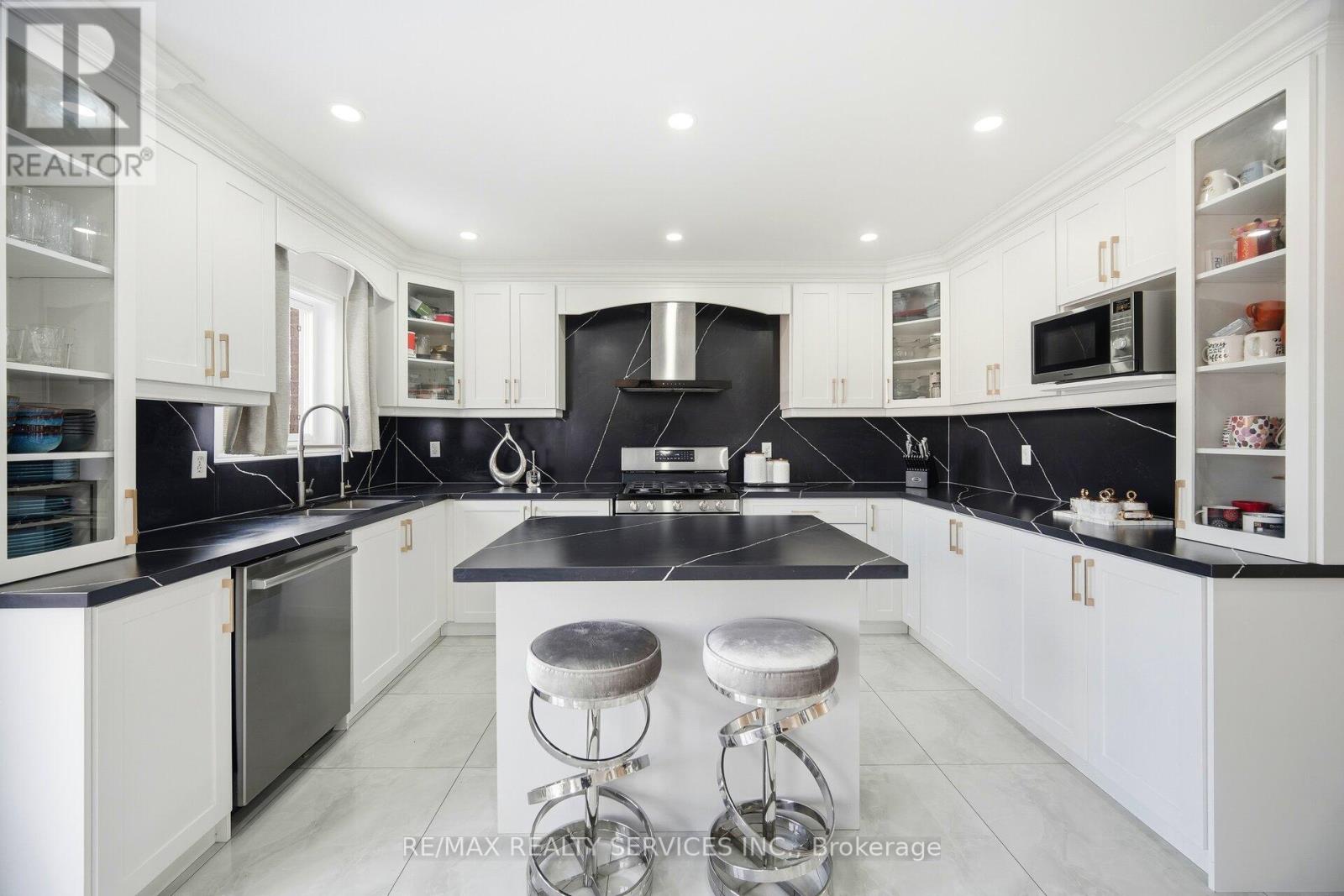 71 Hutton Crescent, Caledon, Ontario  L7C 1A7 - Photo 13 - W12631274