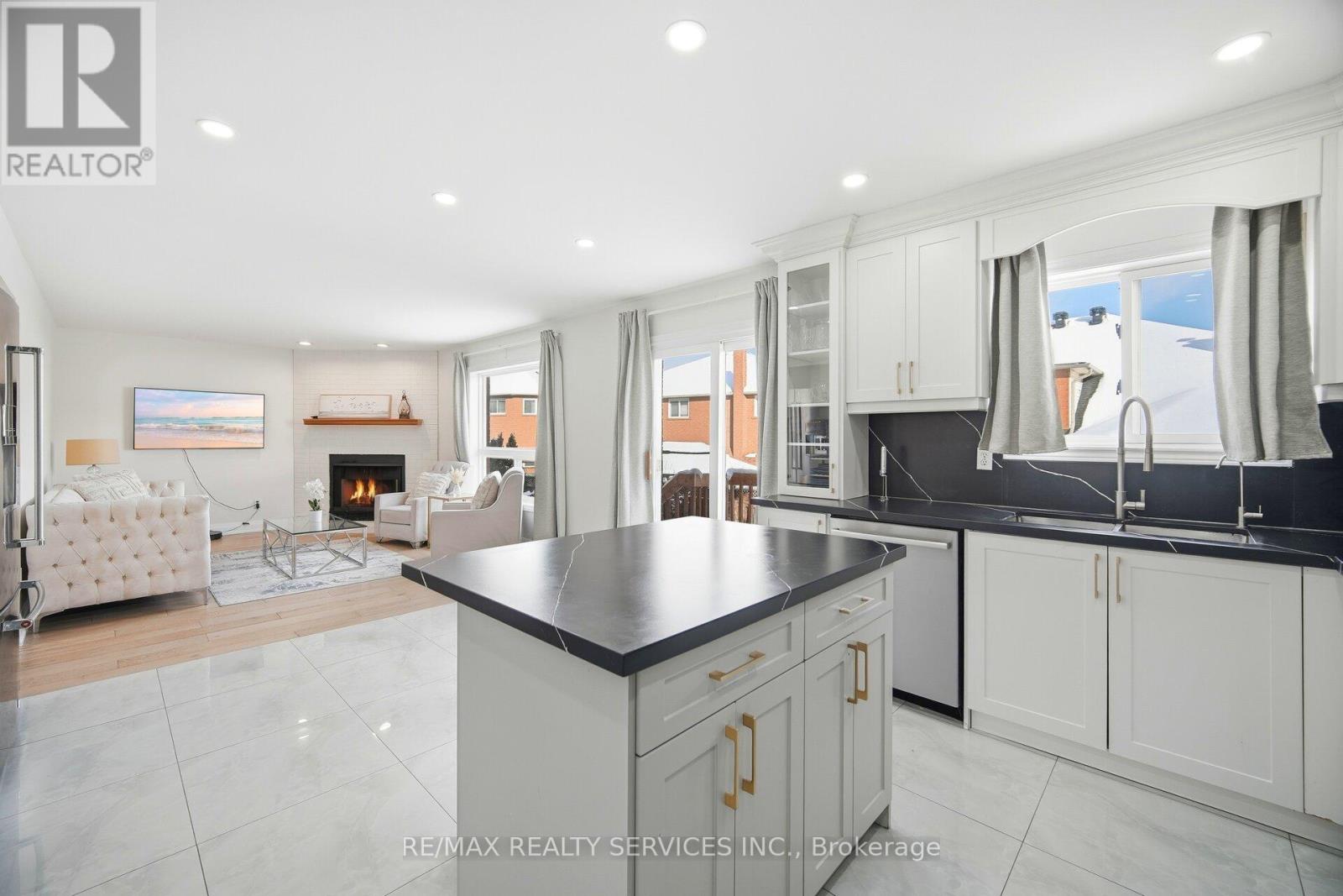 71 Hutton Crescent, Caledon, Ontario  L7C 1A7 - Photo 15 - W12631274