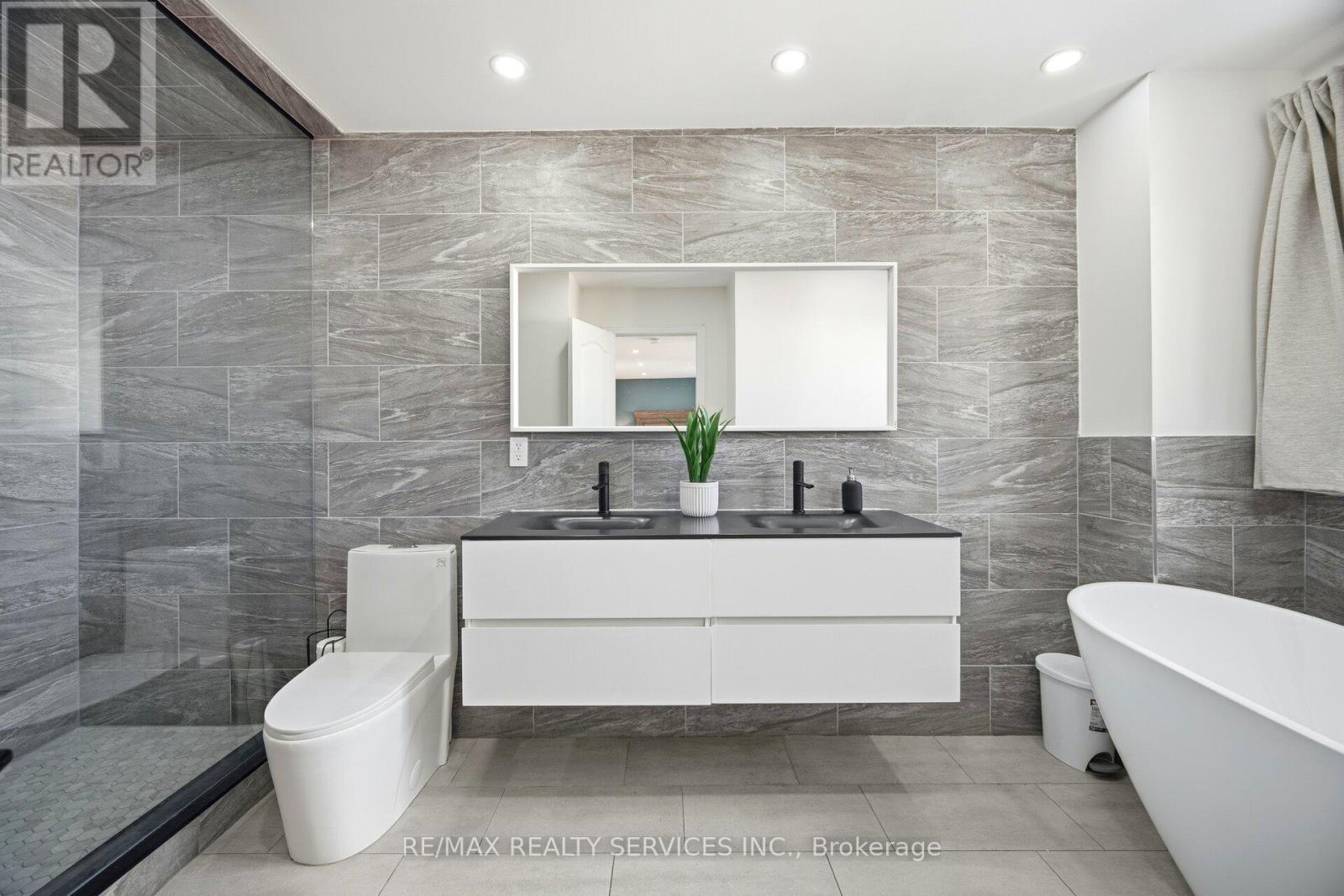 71 Hutton Crescent, Caledon, Ontario  L7C 1A7 - Photo 31 - W12631274