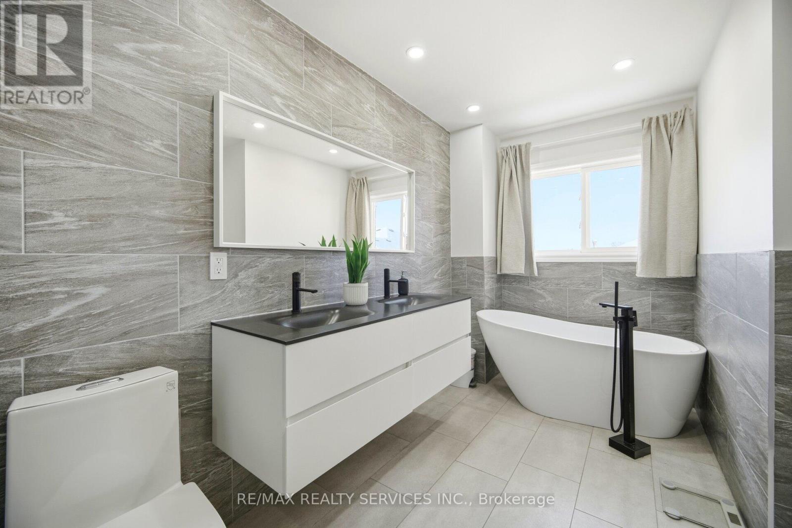 71 Hutton Crescent, Caledon, Ontario  L7C 1A7 - Photo 32 - W12631274