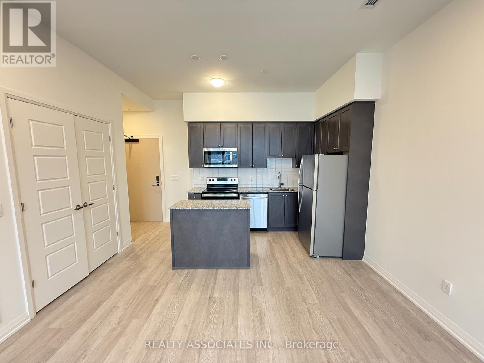 103 - 3006 William Cutmore Boulevard, Oakville, Ontario  L6H 8A4 - Photo 2 - W12631276