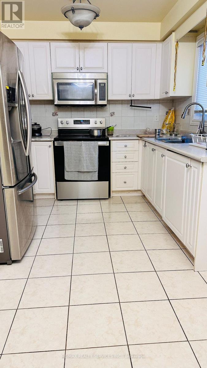 19 Flatlands Way, Brampton, Ontario  L6R 2B5 - Photo 2 - W12631300