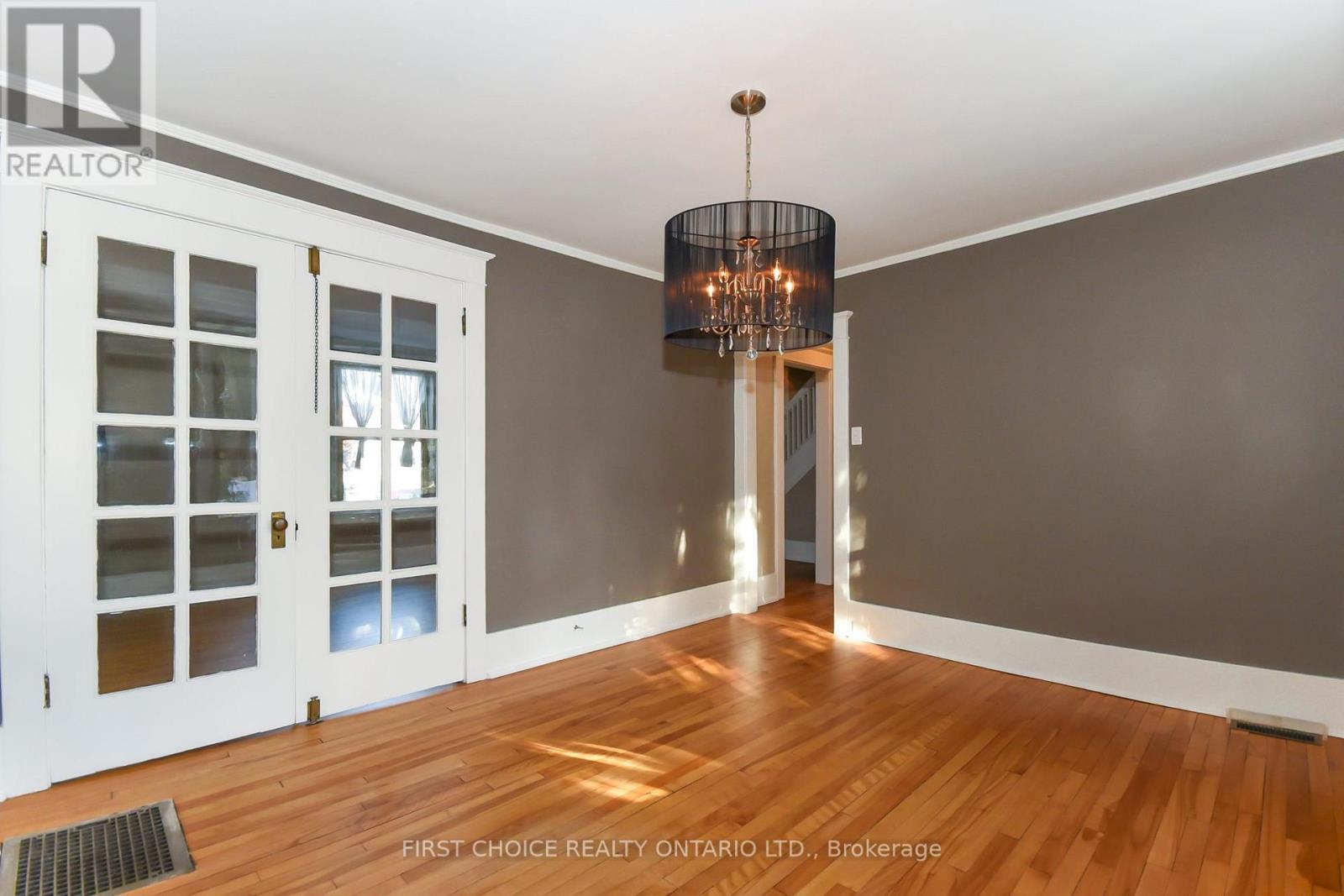 142 Broadway Avenue, Ottawa, Ontario  K1S 2V8 - Photo 10 - X12631316