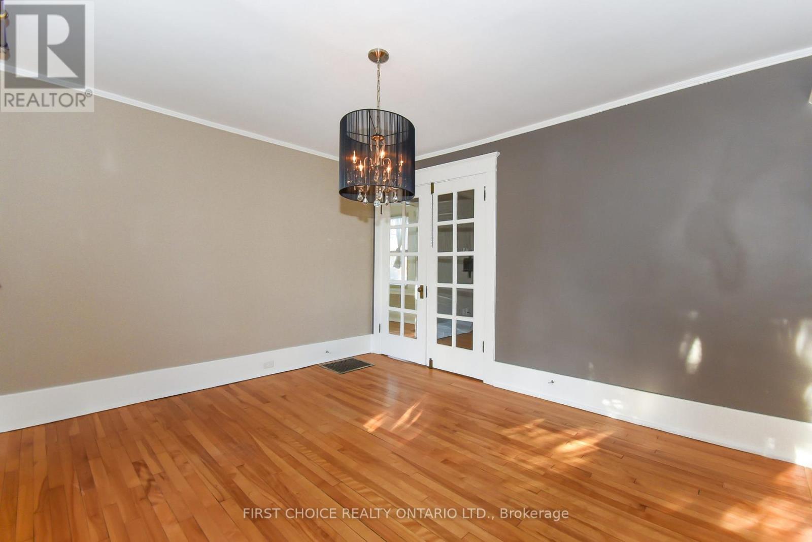 142 Broadway Avenue, Ottawa, Ontario  K1S 2V8 - Photo 11 - X12631316