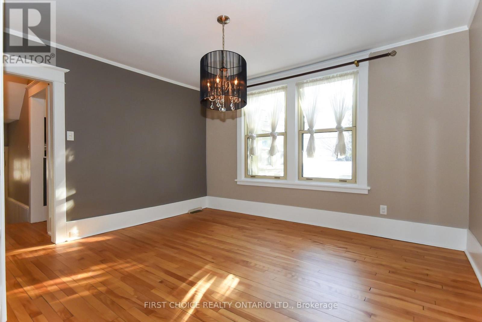 142 Broadway Avenue, Ottawa, Ontario  K1S 2V8 - Photo 12 - X12631316