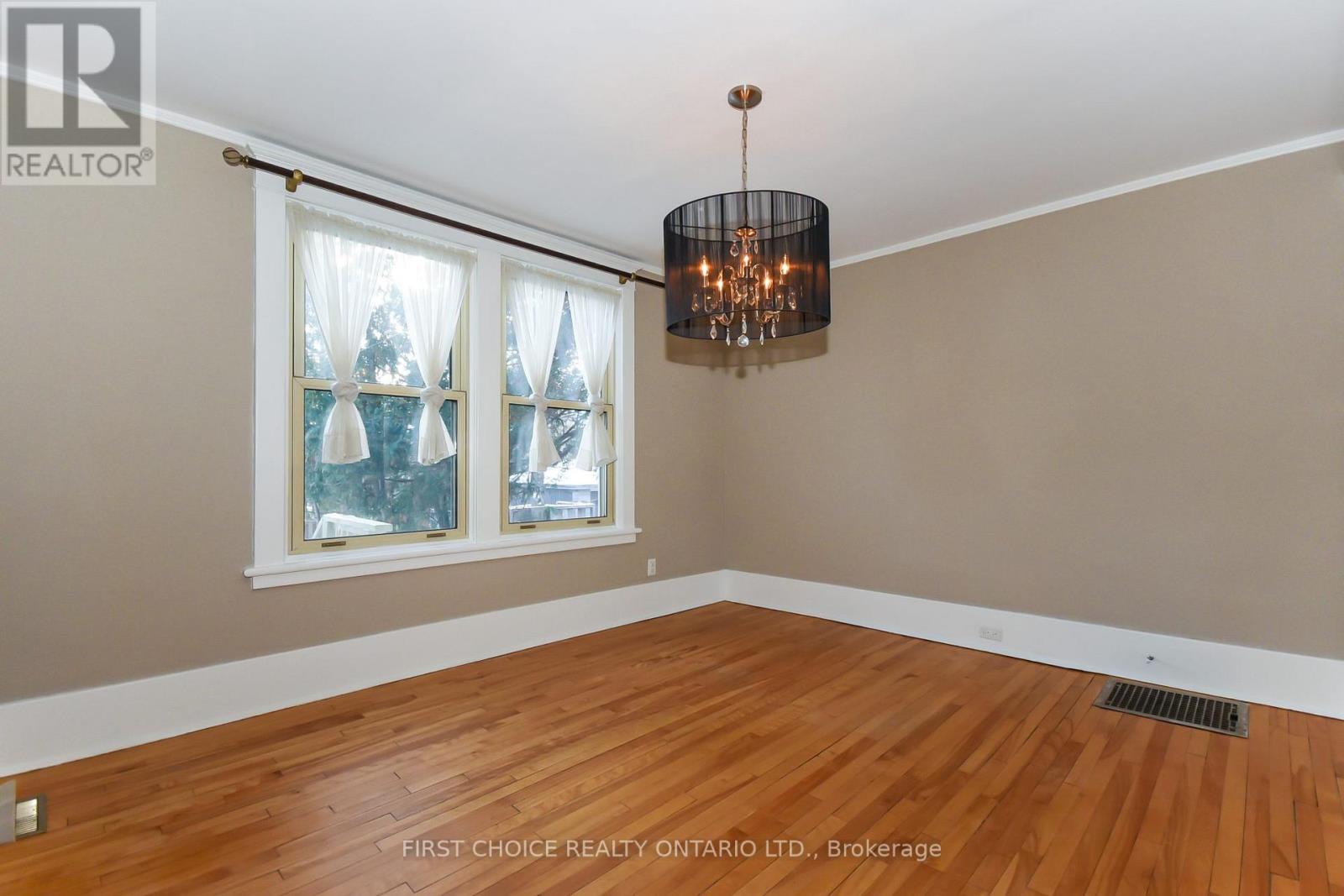 142 Broadway Avenue, Ottawa, Ontario  K1S 2V8 - Photo 13 - X12631316