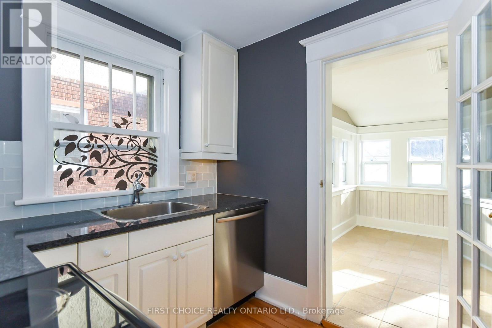 142 Broadway Avenue, Ottawa, Ontario  K1S 2V8 - Photo 14 - X12631316