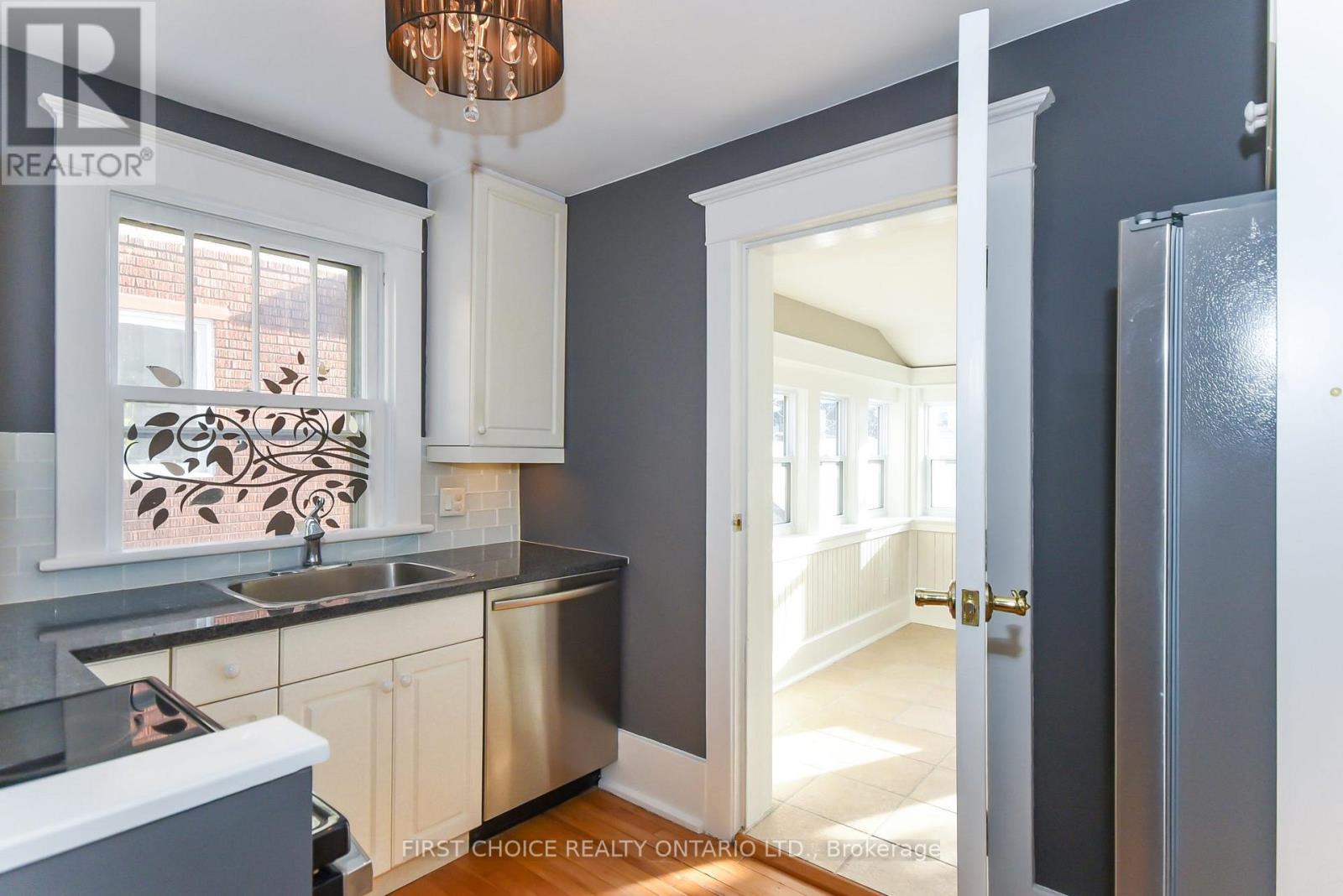 142 Broadway Avenue, Ottawa, Ontario  K1S 2V8 - Photo 15 - X12631316