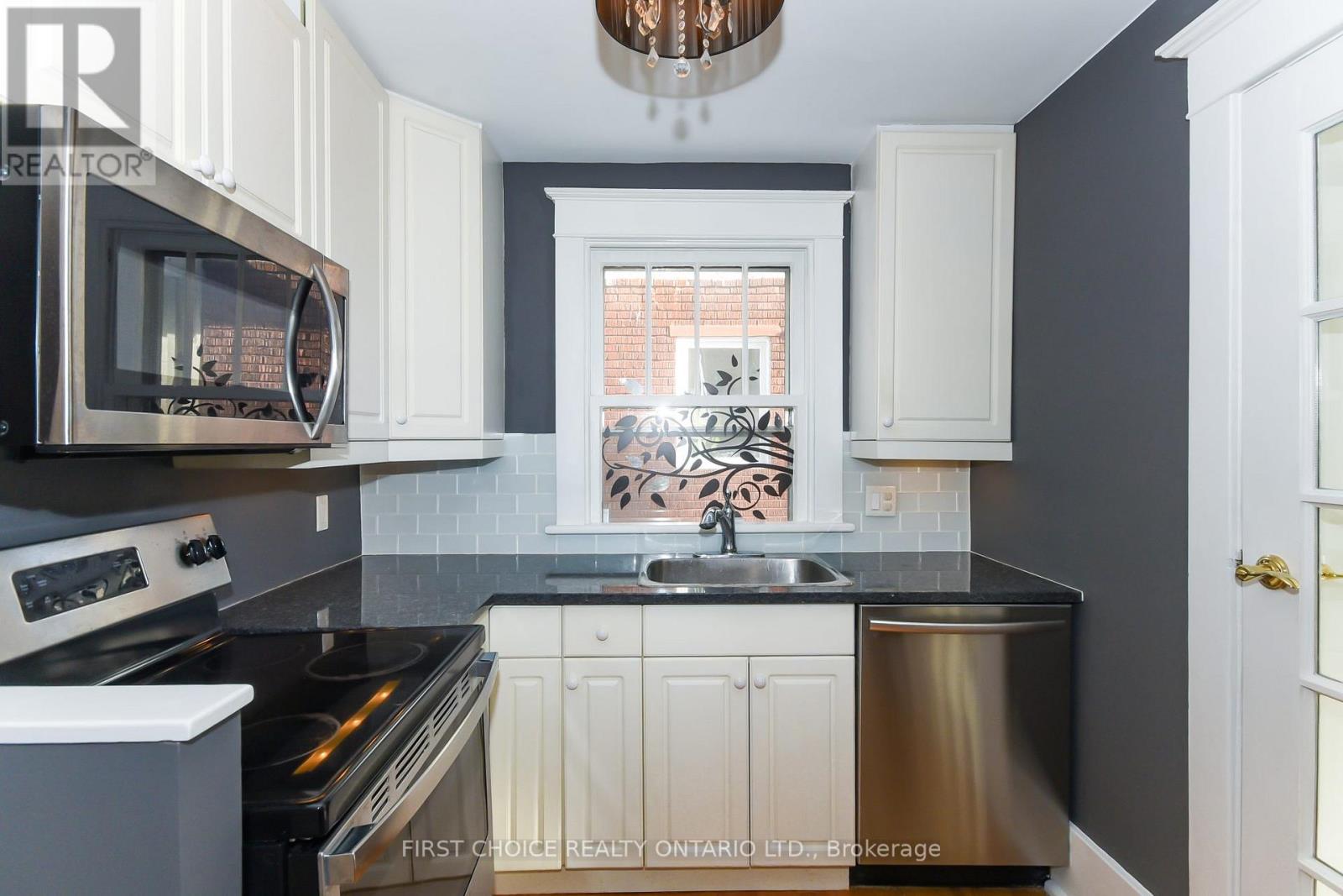 142 Broadway Avenue, Ottawa, Ontario  K1S 2V8 - Photo 17 - X12631316