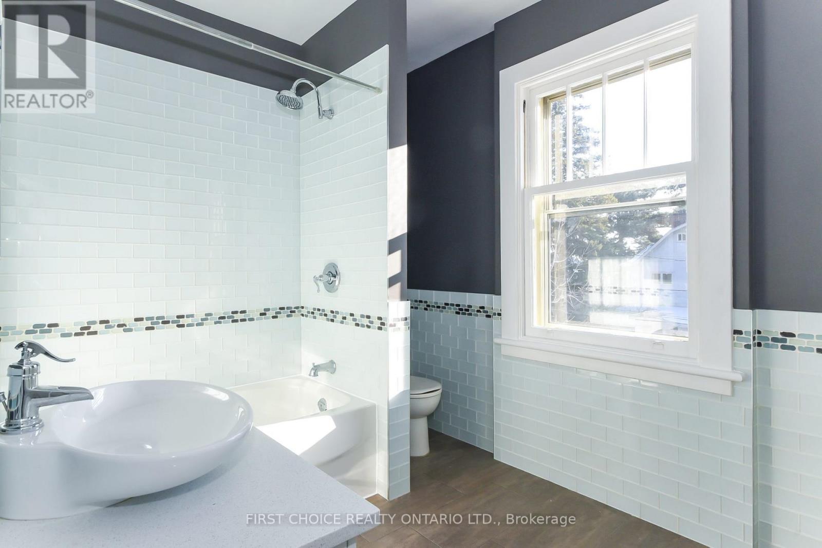 142 Broadway Avenue, Ottawa, Ontario  K1S 2V8 - Photo 24 - X12631316