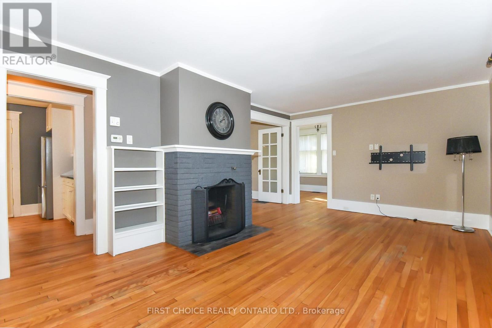 142 Broadway Avenue, Ottawa, Ontario  K1S 2V8 - Photo 3 - X12631316