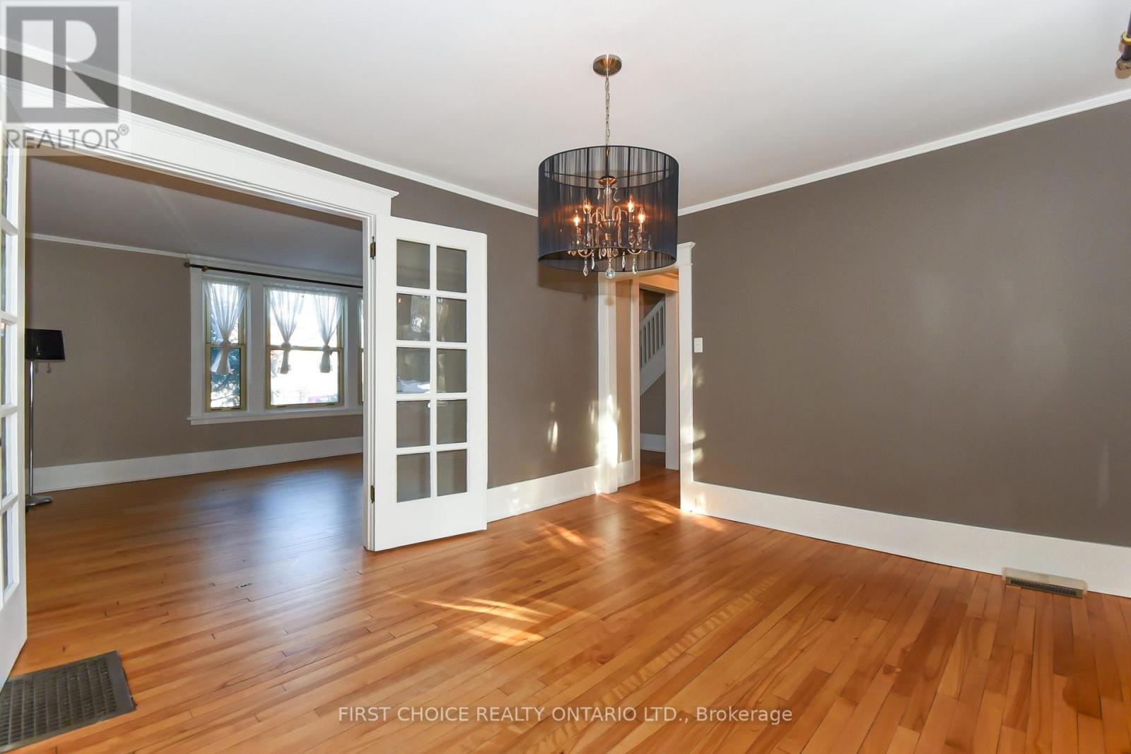 142 Broadway Avenue, Ottawa, Ontario  K1S 2V8 - Photo 8 - X12631316