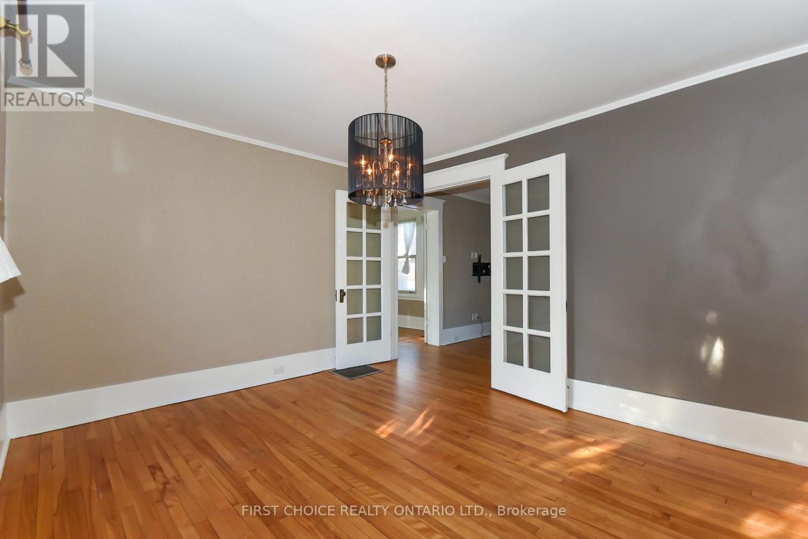 142 Broadway Avenue, Ottawa, Ontario  K1S 2V8 - Photo 9 - X12631316