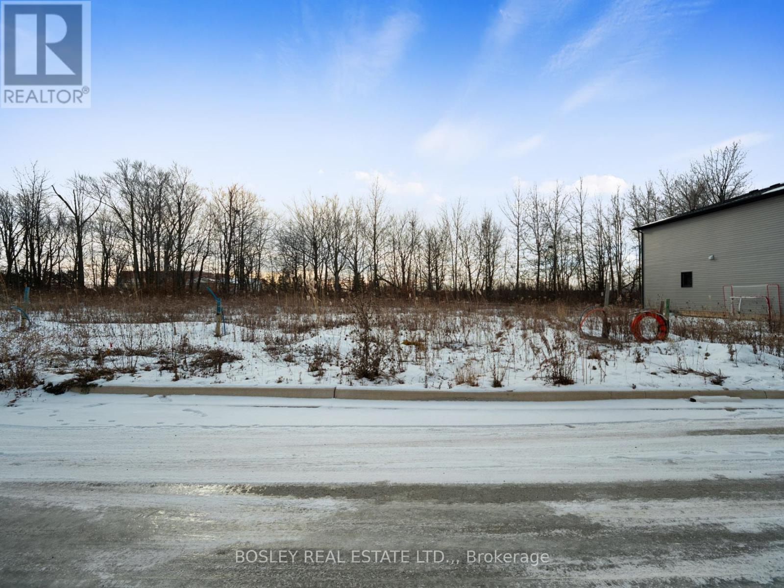 172 Hodgkins Avenue, Thorold (Allanburg/thorold South), Ontario  L2V 0M6 - Photo 3 - X12631334