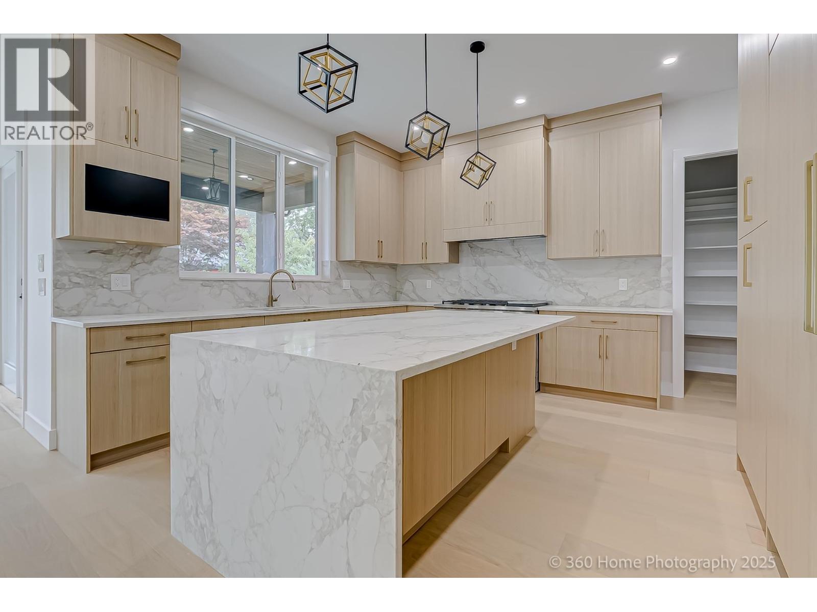 3252 Allan Road, North Vancouver, British Columbia  V7J 3C5 - Photo 8 - R3073735