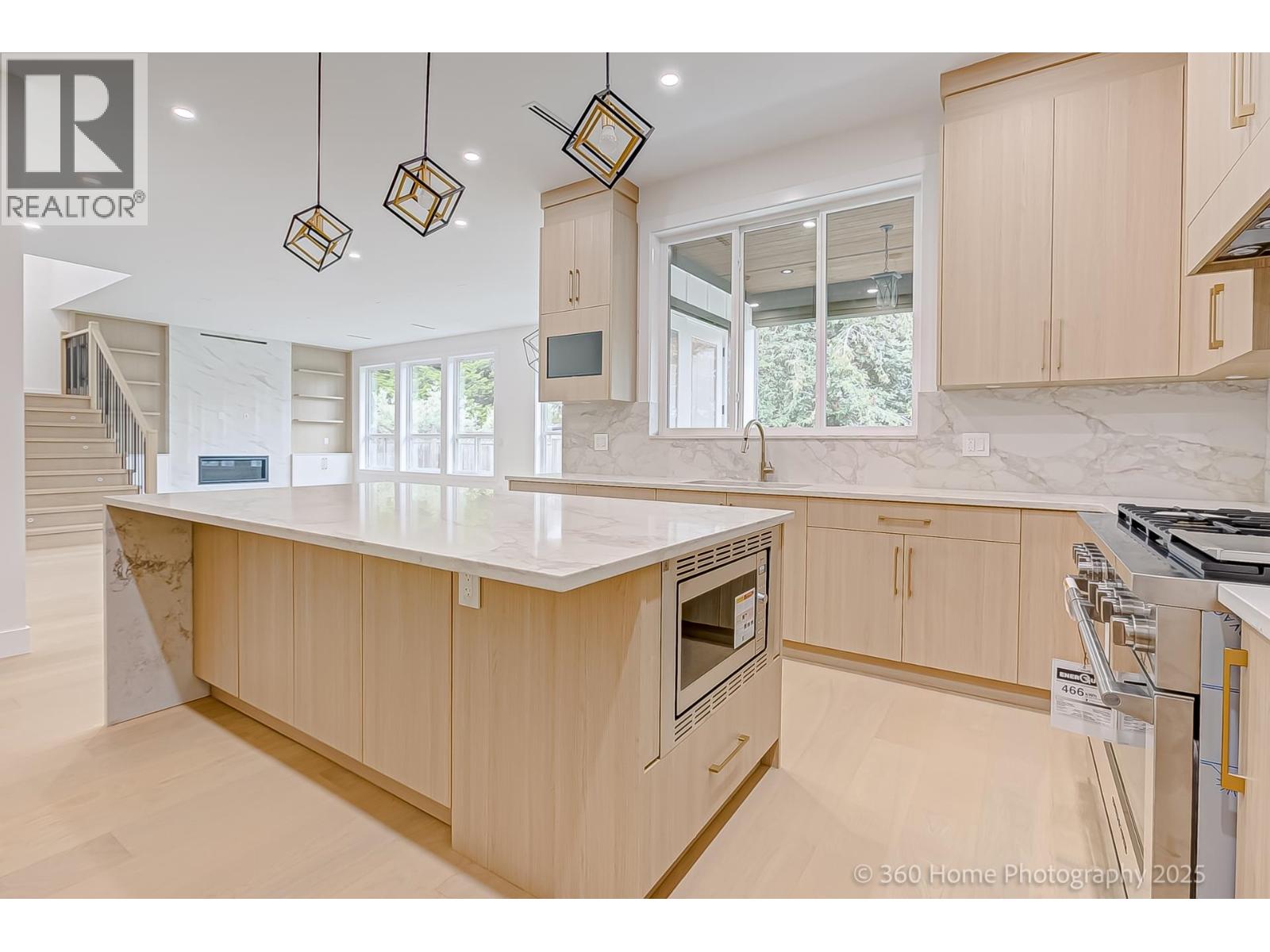 3252 Allan Road, North Vancouver, British Columbia  V7J 3C5 - Photo 9 - R3073735