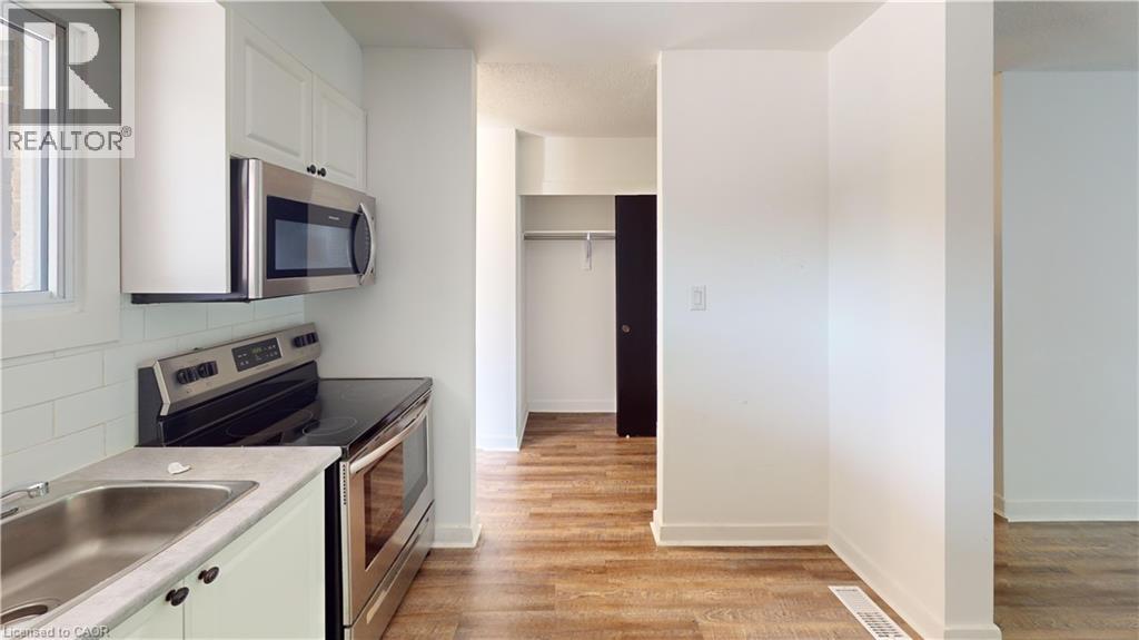 15 Millwood Crescent, Kitchener, Ontario N2P 1X3 - Photo 2 - 40793712