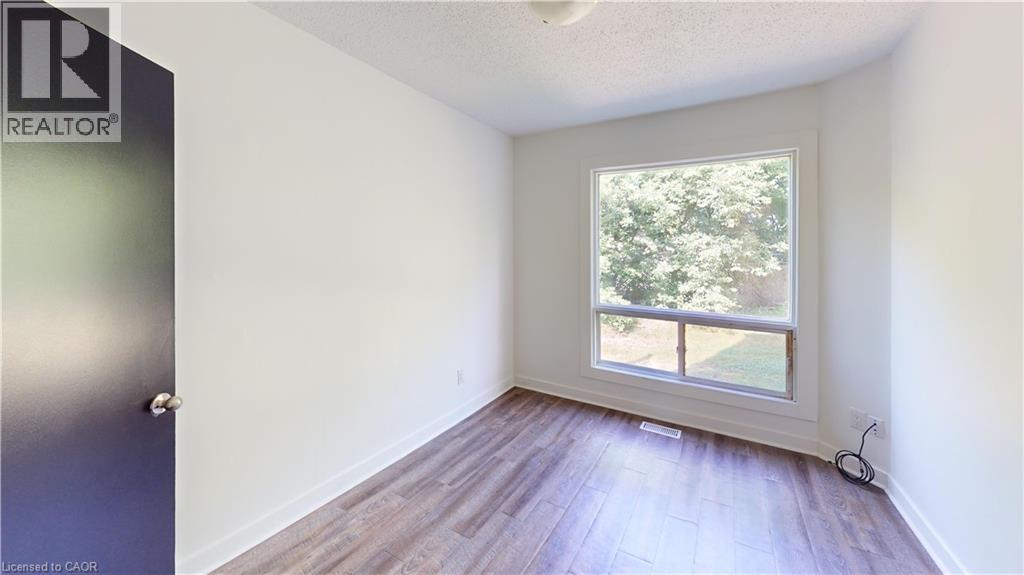 15 Millwood Crescent, Kitchener, Ontario N2P 1X3 - Photo 4 - 40793712