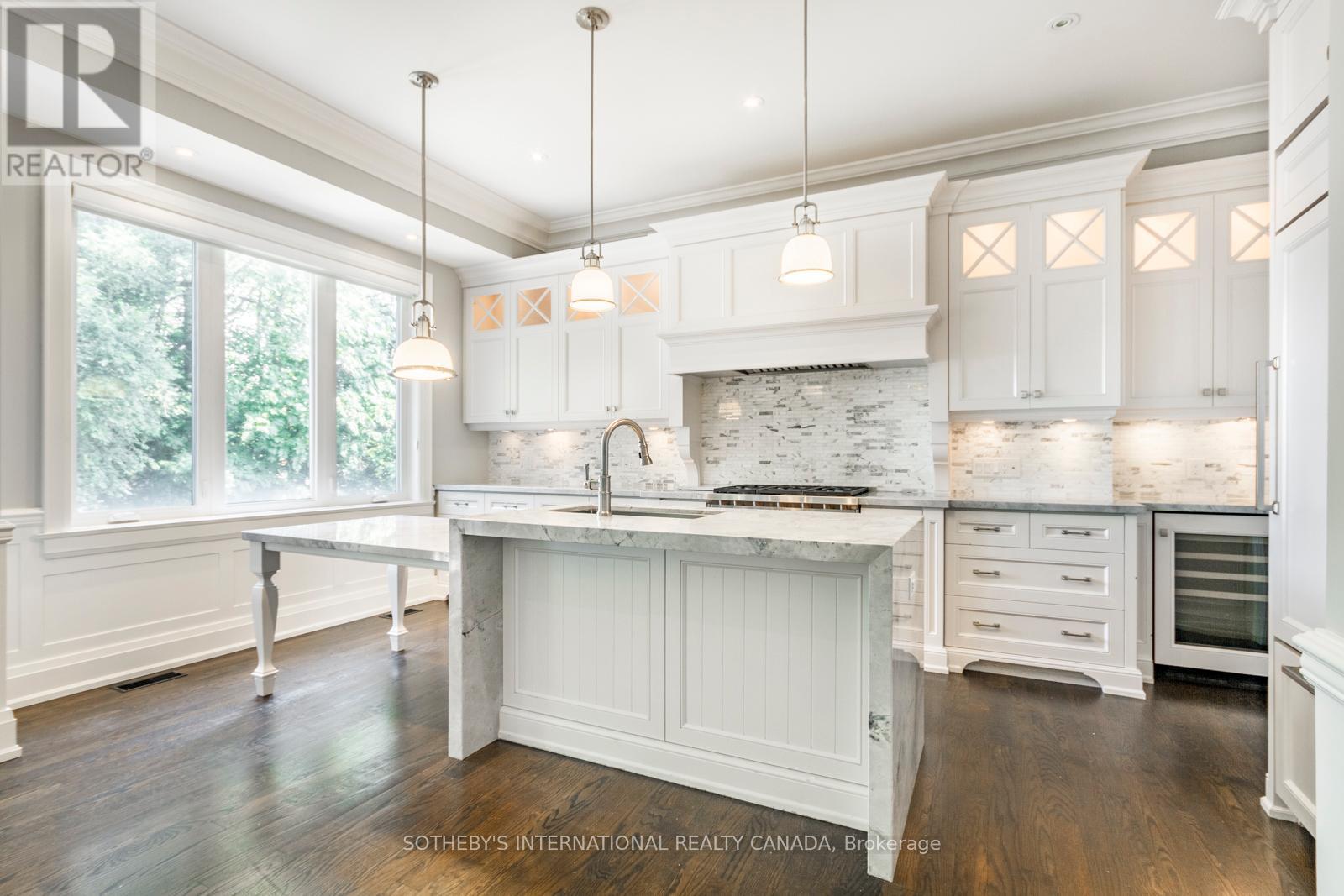 12 Kenrae Road, Toronto, Ontario  M4G 1Y1 - Photo 10 - C12631332