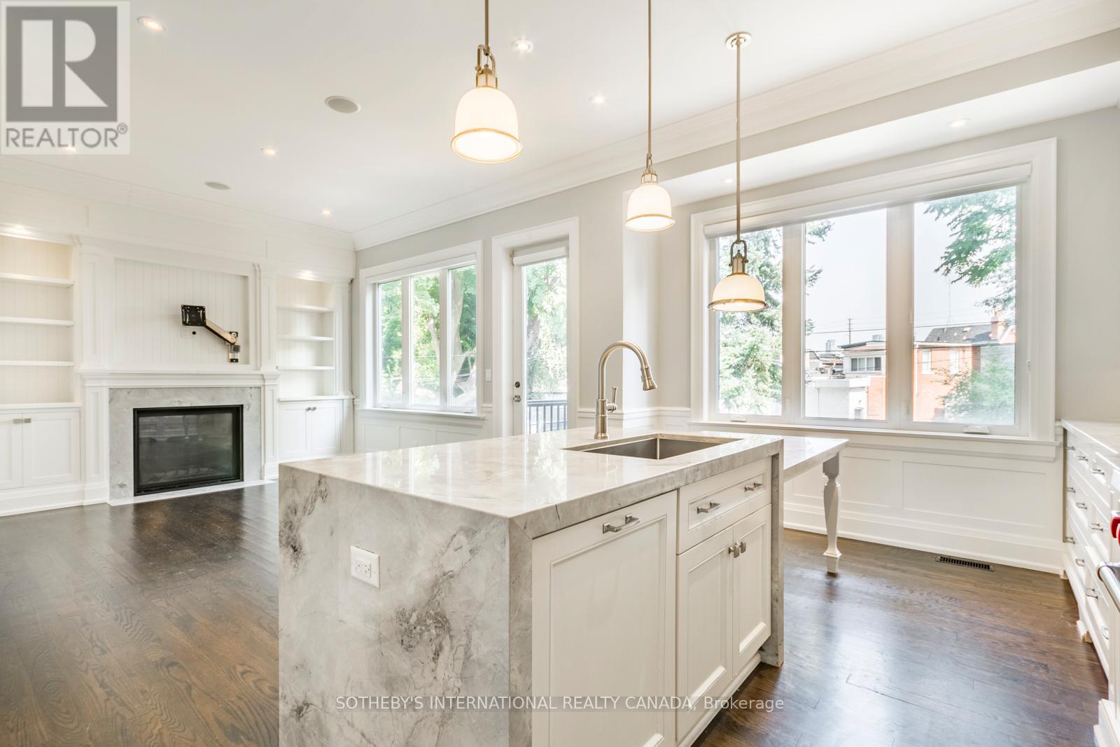 12 Kenrae Road, Toronto, Ontario  M4G 1Y1 - Photo 13 - C12631332