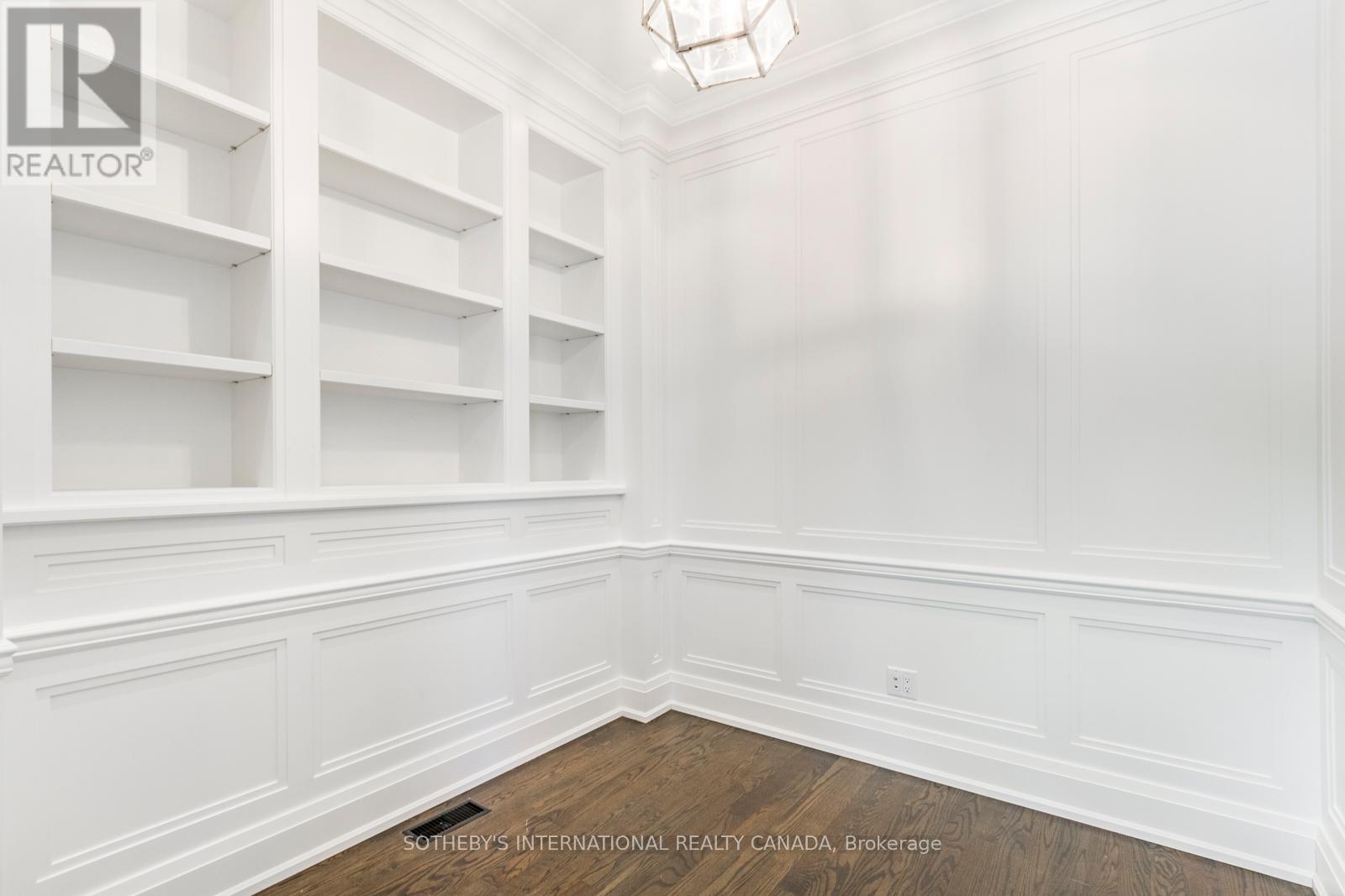 12 Kenrae Road, Toronto, Ontario  M4G 1Y1 - Photo 3 - C12631332