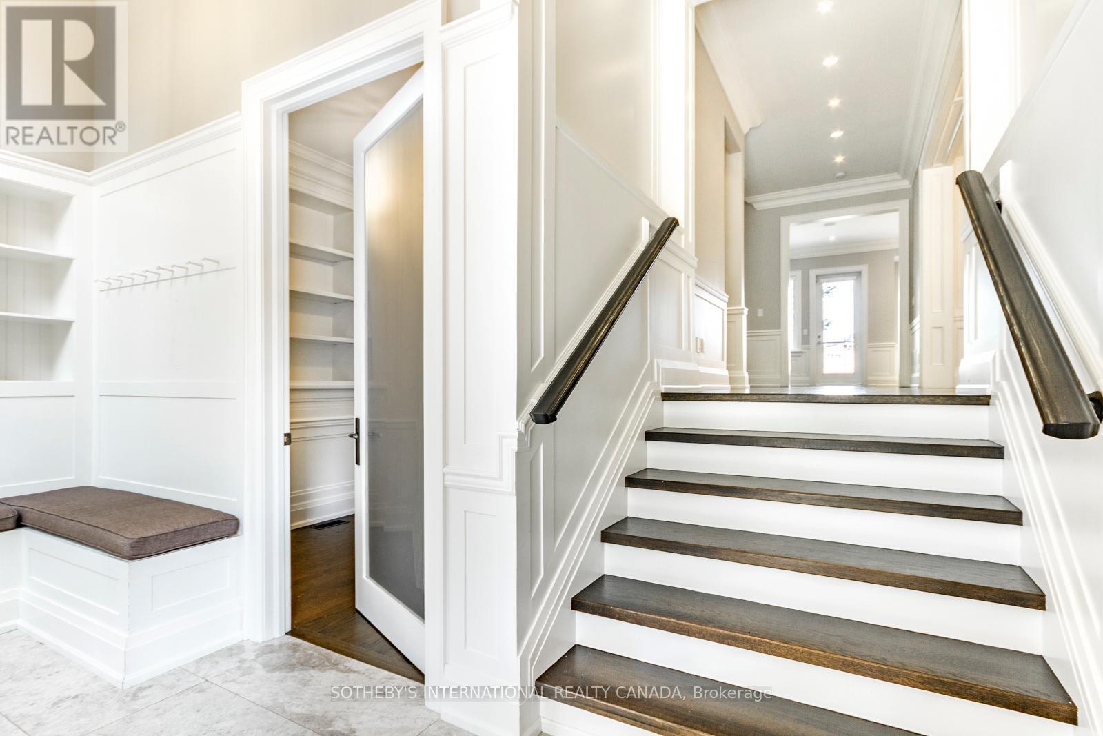 12 Kenrae Road, Toronto, Ontario  M4G 1Y1 - Photo 4 - C12631332