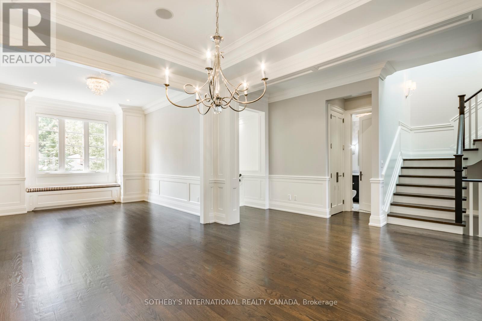 12 Kenrae Road, Toronto, Ontario  M4G 1Y1 - Photo 5 - C12631332