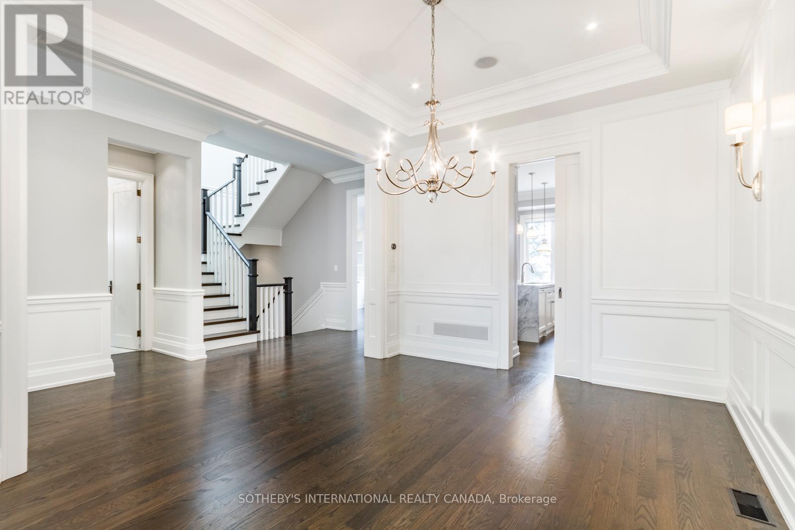 12 Kenrae Road, Toronto, Ontario  M4G 1Y1 - Photo 8 - C12631332