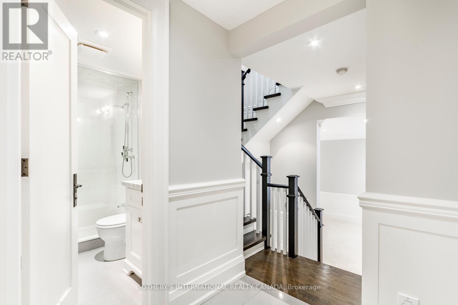 12 Kenrae Road, Toronto, Ontario  M4G 1Y1 - Photo 32 - C12631332