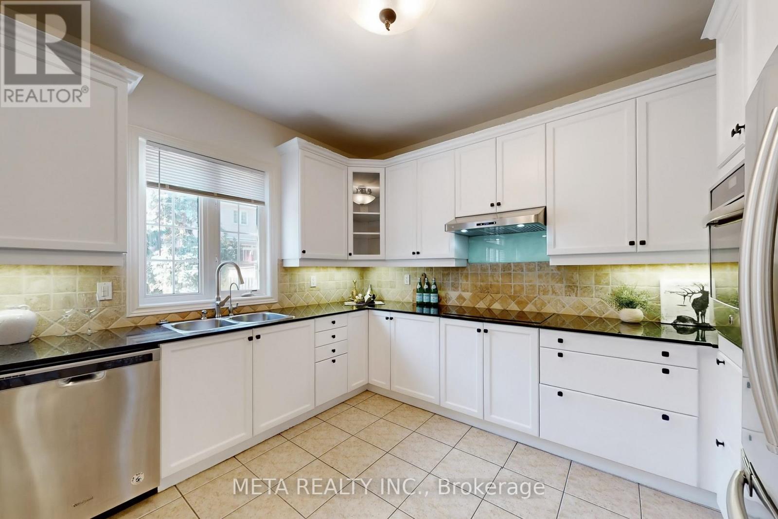 188 Willis Drive, Aurora (Aurora Highlands), Ontario  L4G 7M2 - Photo 8 - N12631310