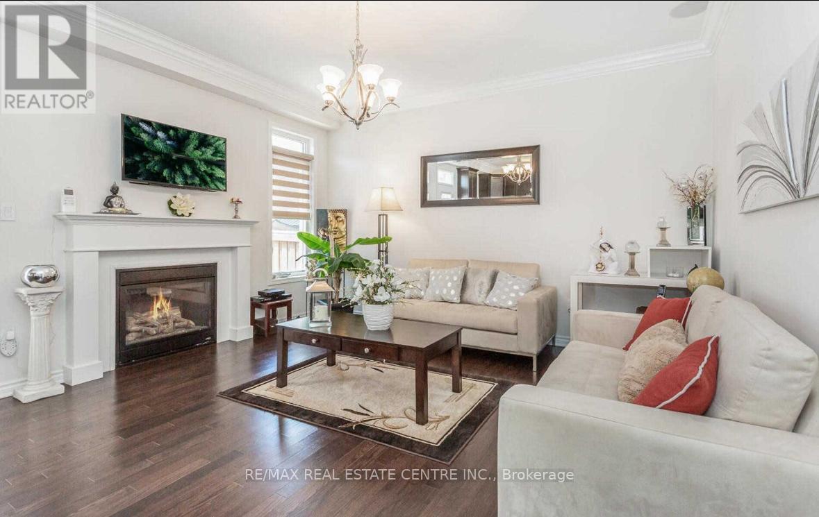 304 Trudeau Drive E, Milton, Ontario  L9T 8Y7 - Photo 4 - W12631330