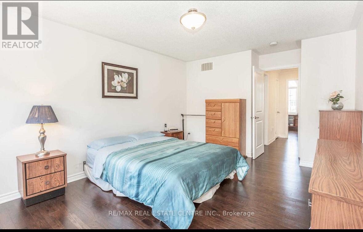 304 Trudeau Drive E, Milton, Ontario  L9T 8Y7 - Photo 5 - W12631330