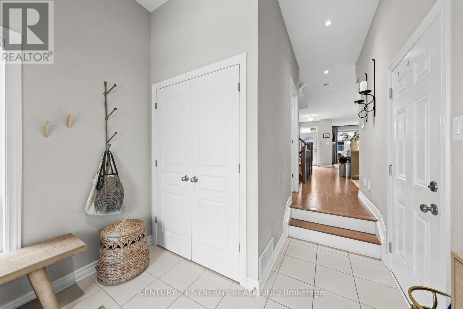 708 Guardian Grove, Ottawa, Ontario  K1X 0B3 - Photo 4 - X12631366