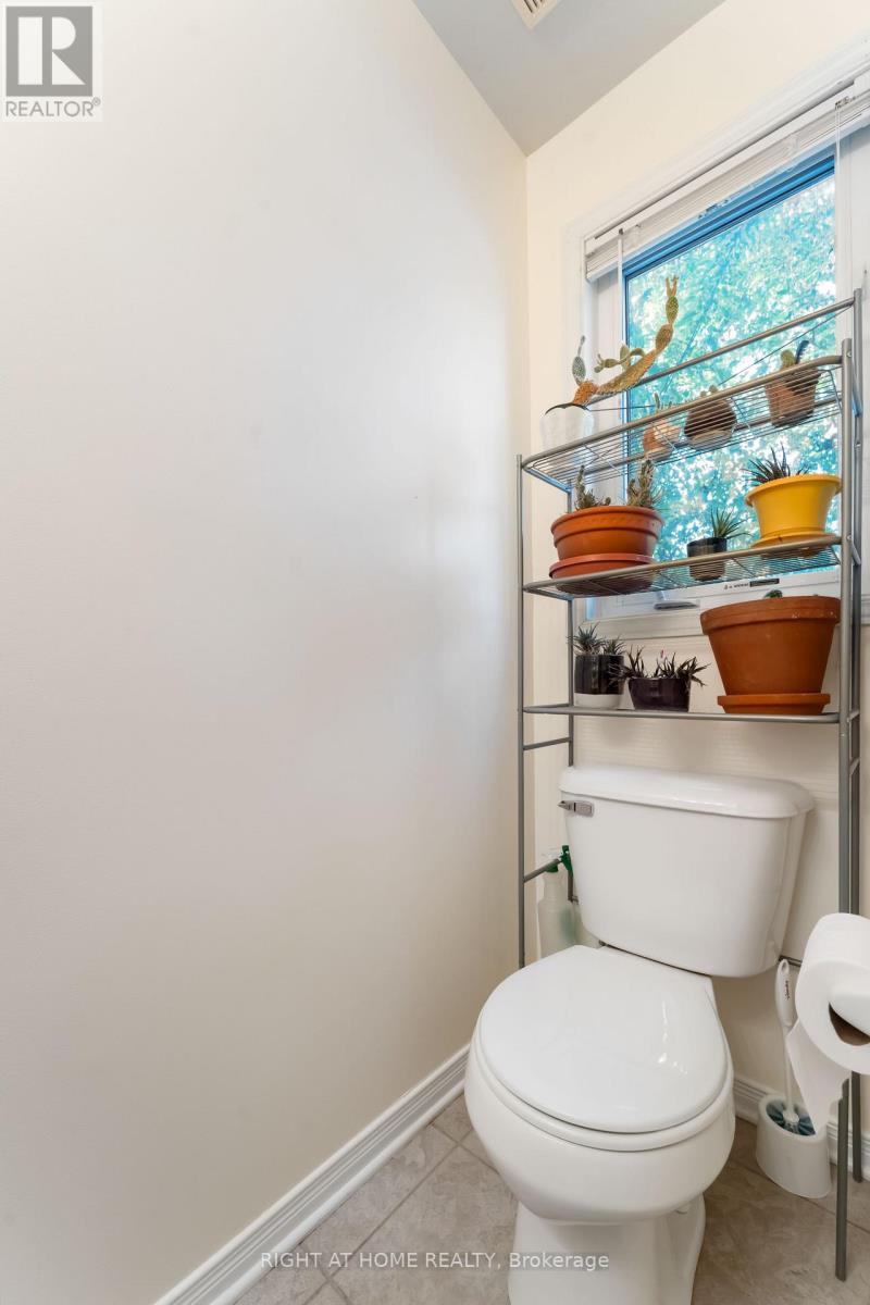 67 Strathaven Private, Ottawa, Ontario K1J 1K7 - Photo 14 - X12393748