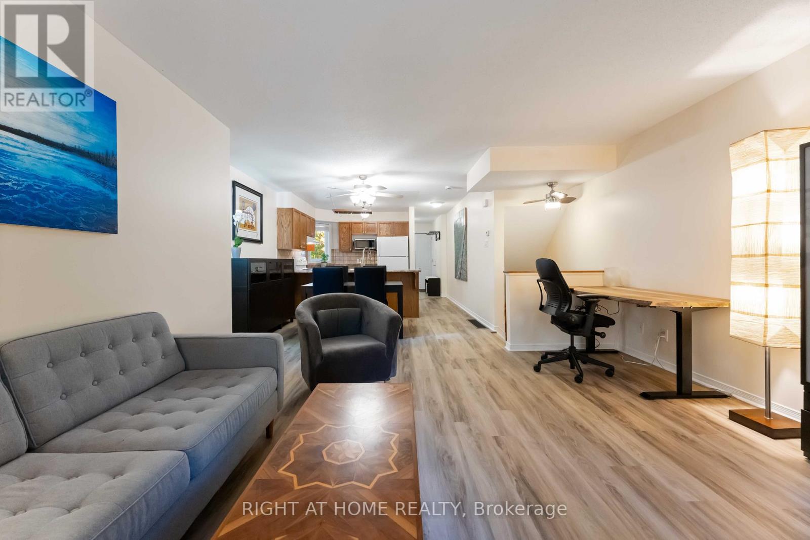 67 Strathaven Private, Ottawa, Ontario K1J 1K7 - Photo 13 - X12393748