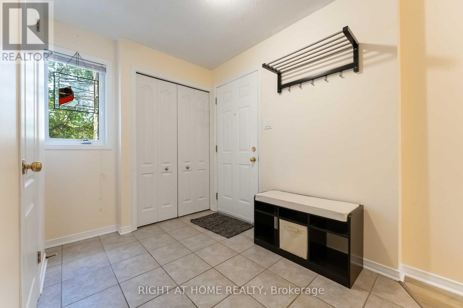 67 Strathaven Private, Ottawa, Ontario K1J 1K7 - Photo 5 - X12393748