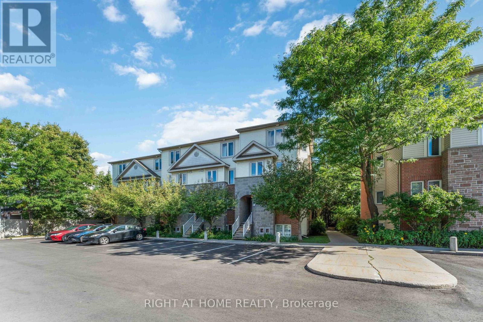 67 Strathaven Private, Ottawa, Ontario K1J 1K7 - Photo 3 - X12393748