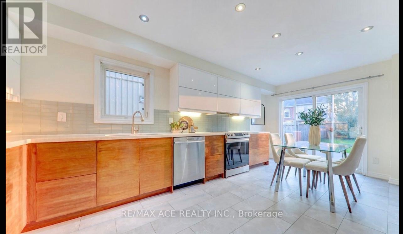 48 Cranborne Crescent, Whitby (Brooklin), Ontario  L1M 2M1 - Photo 13 - E12631368