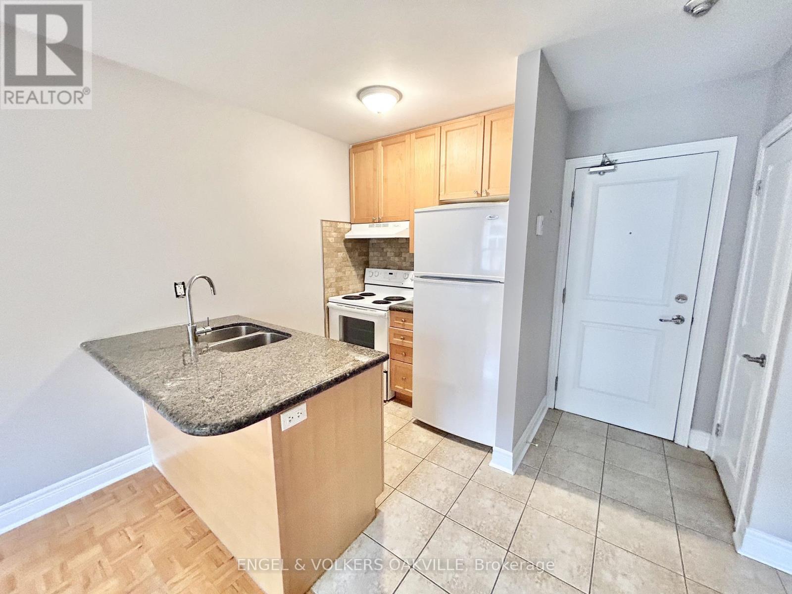 304 - 11 THIRTY THIRD STREET, Toronto, Ontario