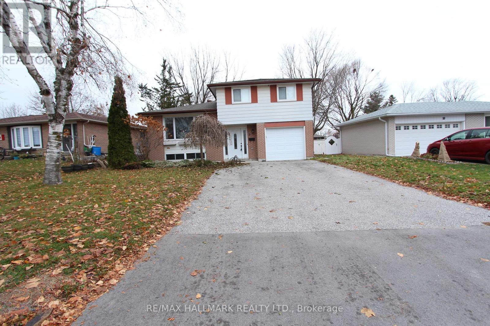 Upper Unit - 8 Meadowland Avenue, Barrie, Ontario  L4N 2Y4 - Photo 18 - S12631350