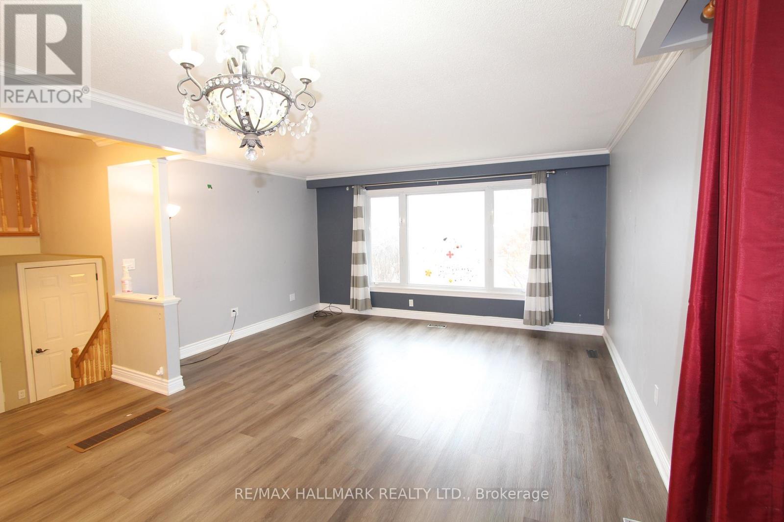 Upper Unit - 8 Meadowland Avenue, Barrie, Ontario  L4N 2Y4 - Photo 3 - S12631350